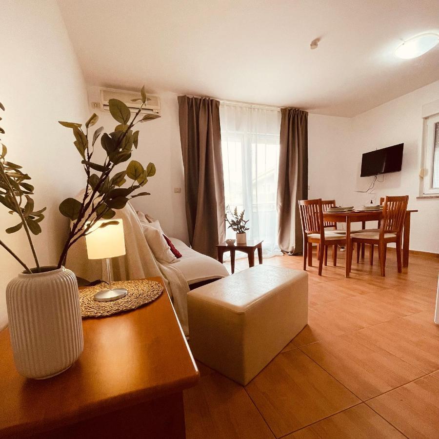 Apartments Stina Сегет-Враница Экстерьер фото