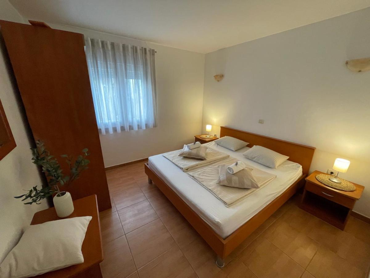 Apartments Stina Сегет-Враница Экстерьер фото
