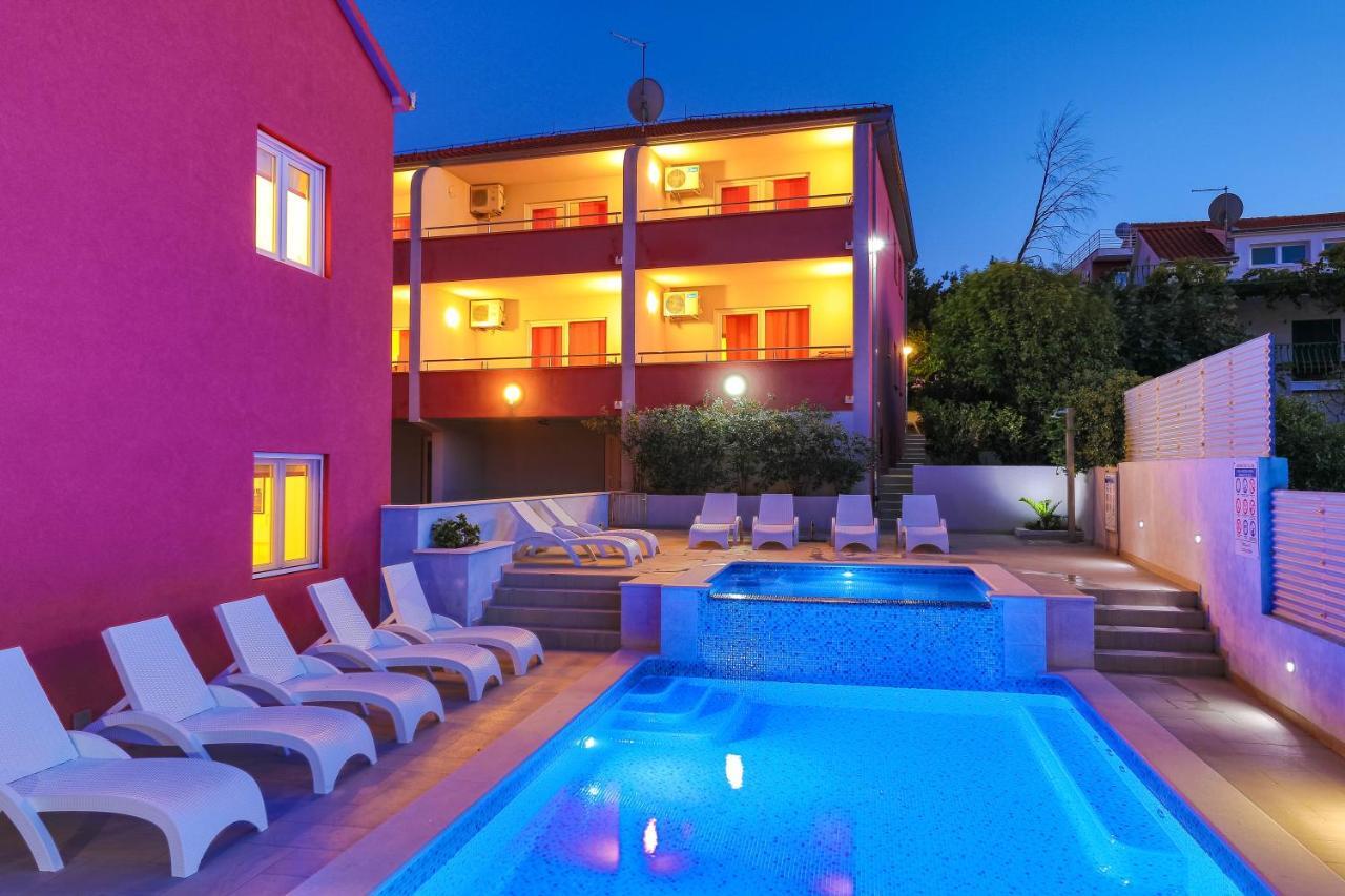 Apartments Stina Сегет-Враница Экстерьер фото